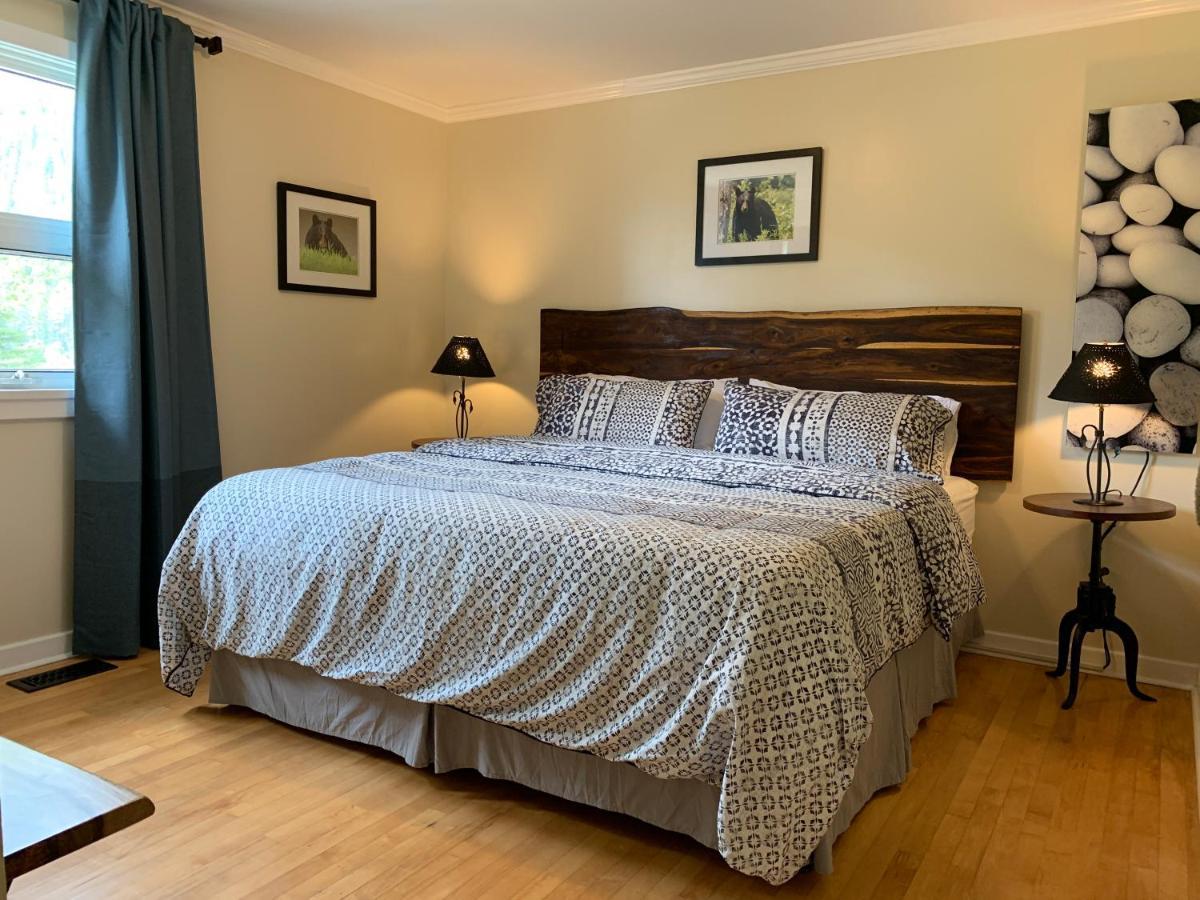 Canadian Rockies Inn - Adults Only Field