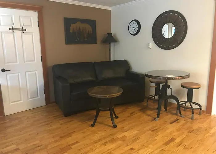 Canadian Rockies Inn - Adults Only