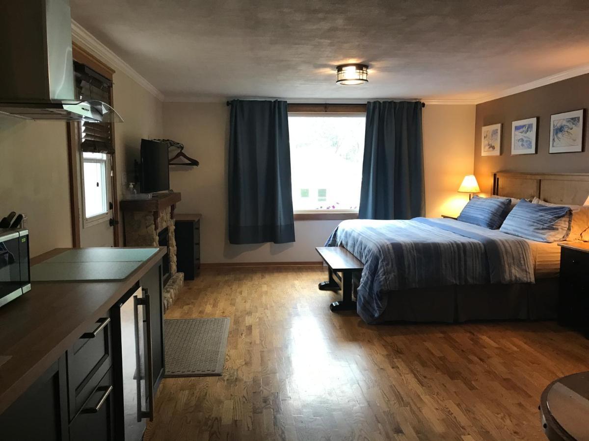 Canadian Rockies - Adults Only 4*